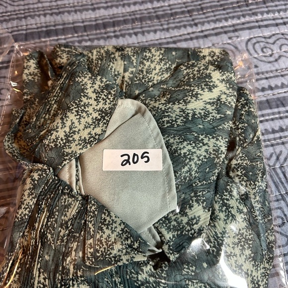 Jones New York Green Patterned Women Top 100% Silk - Size 14W - Picture 8 of 8